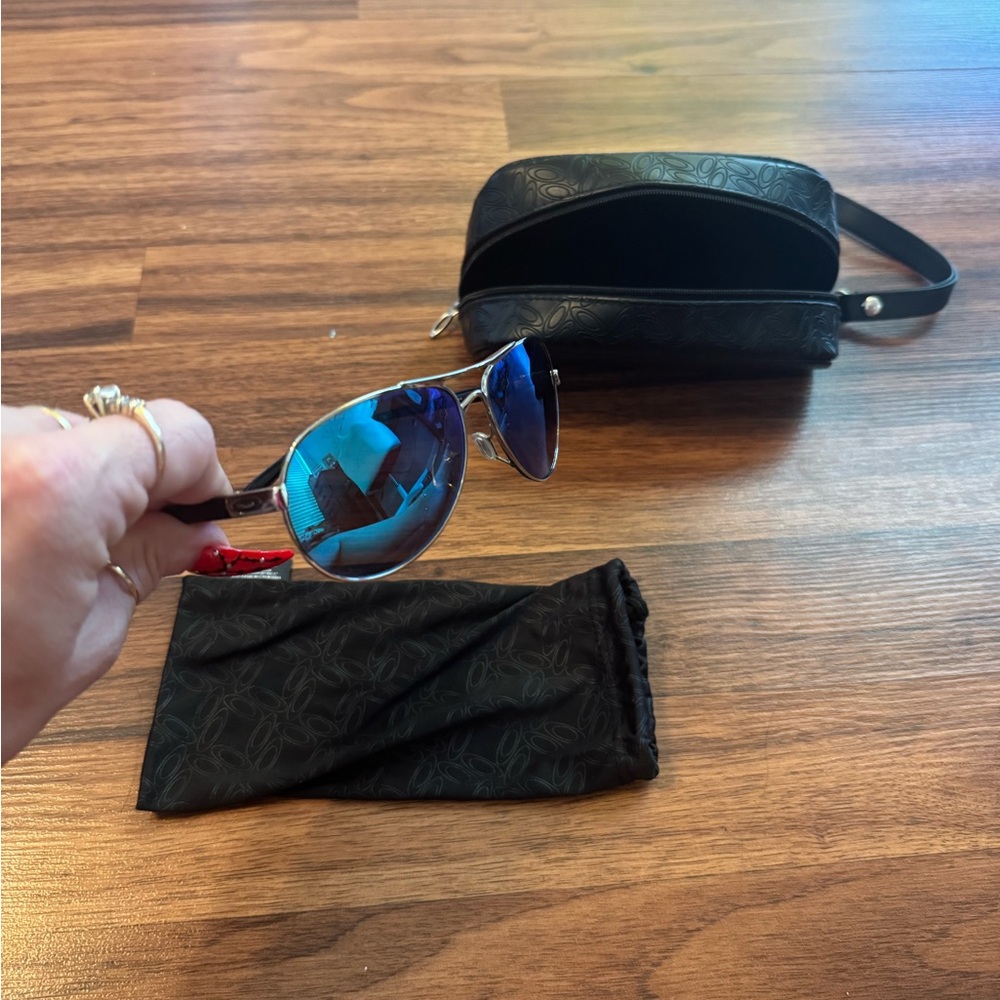 Stylish oakleys Blue Lens Sunglasses with Black Case